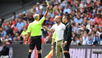 Pep, primer técnico en ver una tarjeta amarilla en la Premier