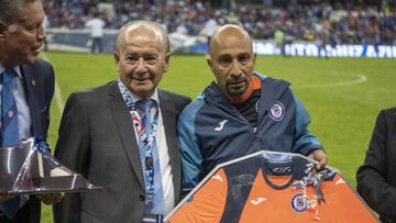 En Cruz Azul aseguran que Billy Álvarez se mantiene en el cargo