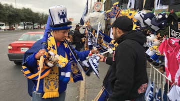 Temperaturas de 1 grado centígrado azotaron a Monterrey a lo largo del día. La afición se las arregla para prepararse para el encuentro.