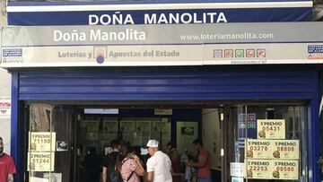 Do?a Manolita acaba con las colas para comprar Lotería de Navidad