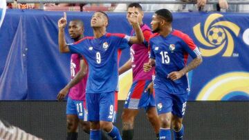 Forward Gabriel Torres of Panama (L) celebrates after scoring the game-winning goal against Nicaragua during the second half of their Group B Gold Cup soccer game on July 12, 2017 at Raymond James Stadium in Tampa, Florida. Panama won the game 2-1. / AFP PHOTO / Gregg Newton / Gregg Newton