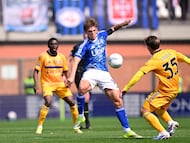 Soccer Football - Serie A - Como v Pisa SC - Stadio Giuseppe Sinigaglia, Como, Italy - March 22, 2026 Como's Nico Paz in action with Pisa SC's Felipe Loyola REUTERS/Daniele Mascolo