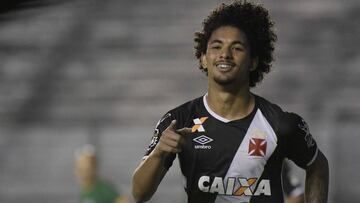 Douglas Luiz celebrando un gol con Vasco Da Gama