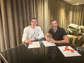 Lunin con Jorge Mendes, su nuevo agente.
