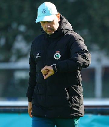 José Alberto espera la hora de conseguir ganar la victoria en La Romareda.