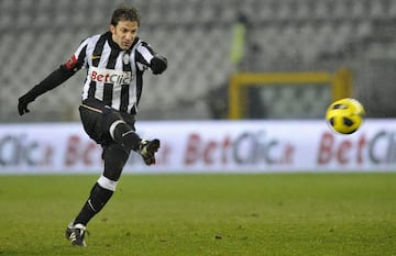 Del Piero prometió quedarse con el equipo tras su descenso en 2006, y tras una temporada logró regresarlo a la Primera División de la liga Italiana.