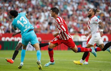 Álvaro Morata marca el 0-2 al Sevilla. 
