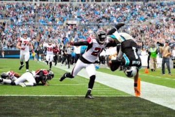 En total, Newton consiguió 4.051 yardas con un 60% de acierto en sus pases, consiguió 21 touchdowns pasando la bola y fue interceptado 17 veces. Corriendo consiguió 706 yardas y 14 touchdowns, firmando su mejor temporada.