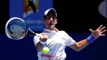 Djokovic comienza arrollando en Australia