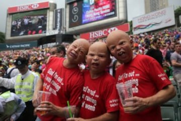 Esta peculiar máscara es la que utilizaron tres seguidores de un equipo de Rugby que disputaba una competición en Hong Kong.