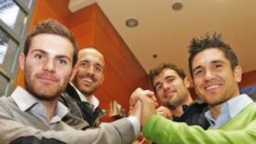 <b>PULSO. </b>Xisco Muñoz y Robusté se retaron para AS con Mata y Bruno pensando en el derbi de hoy.