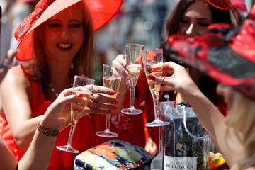 Ascot vuelve lleno de looks extravagantes y mucho glamour