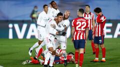 Los jugadores del Madrid celebran el gol marcado por Casemiro.