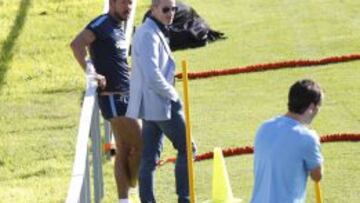 Berta con Simeone en un entrenamiento de los rojiblancos.