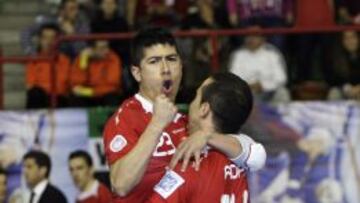 Los jugadores del Pozo Murcia en una celebraci&oacute;n durante la semifinal de la Copa de Espa&ntilde;a de f&uacute;tbol sala disputado frente al Caja Segovia esta tarde en Alcal&aacute; de Henares.