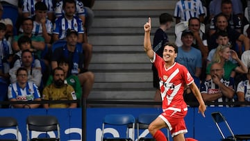 Rayo Vallecano's Spanish midfielder #14 Sergio Camello celebrates scoring his team's second goal during the Spanish league football match between Real Sociedad and Rayo Vallecano de Madrid at the Anoeta stadium in San Sebastian, on August 18, 2024. (Photo by ANDER GILLENEA / AFP)