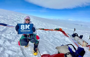 Gina Marie Rzucidlo, en la cima del Cho Oyu.