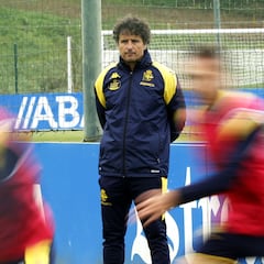 Idiakez: “Yeremay y Mella son dos futbolistas que emocionan”