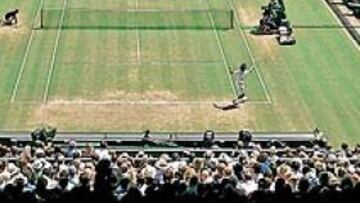 <b>RECINTO SAGRADO. </b>La Centre Court del All England Lawn Tennis and Croquet Club es uno de esos recintos deportivos que concentran una gran carga mágica y de tradición.