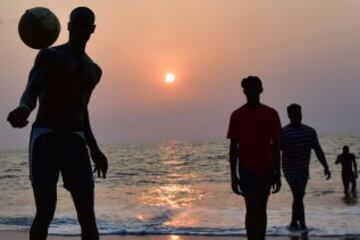 F¨²tbol en las playas de Libreville capital de Gab¨®n