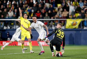 Militao empató el partido. 2-2