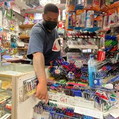 Vuelta a la escuela: ¿Cómo pueden los padres estirar su dinero para pagar los materiales escolares?