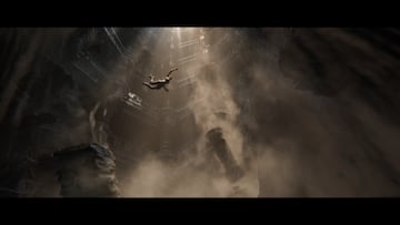 Lara Croft da un salto gigantesco al vacío.