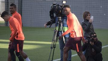 Yerry Mina en el entrenamiento del Barcelona