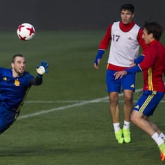 España afinó puntería y ensayó penaltis a 24 horas de la final