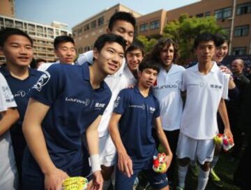 Puyol durante el Laureus Shanghai Football Campus Tour 2015.