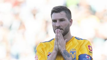 El atacante francés de Tigres tuvo la oportunidad de abrir el marcador ante Santos, pero su disparo desde los 11 pasos ni a portería fue.
