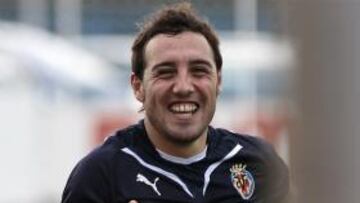 Cazorla vuelve a una convocatoria tras mes y medio de baja