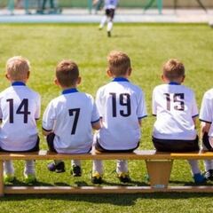 Del brazalete al banquillo: cómo gestionar la pérdida del rol en el equipo