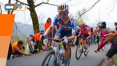 El ciclista británico Oscar Onley, durante una etapa en la Itzulia, la Vuelta al País Vasco.