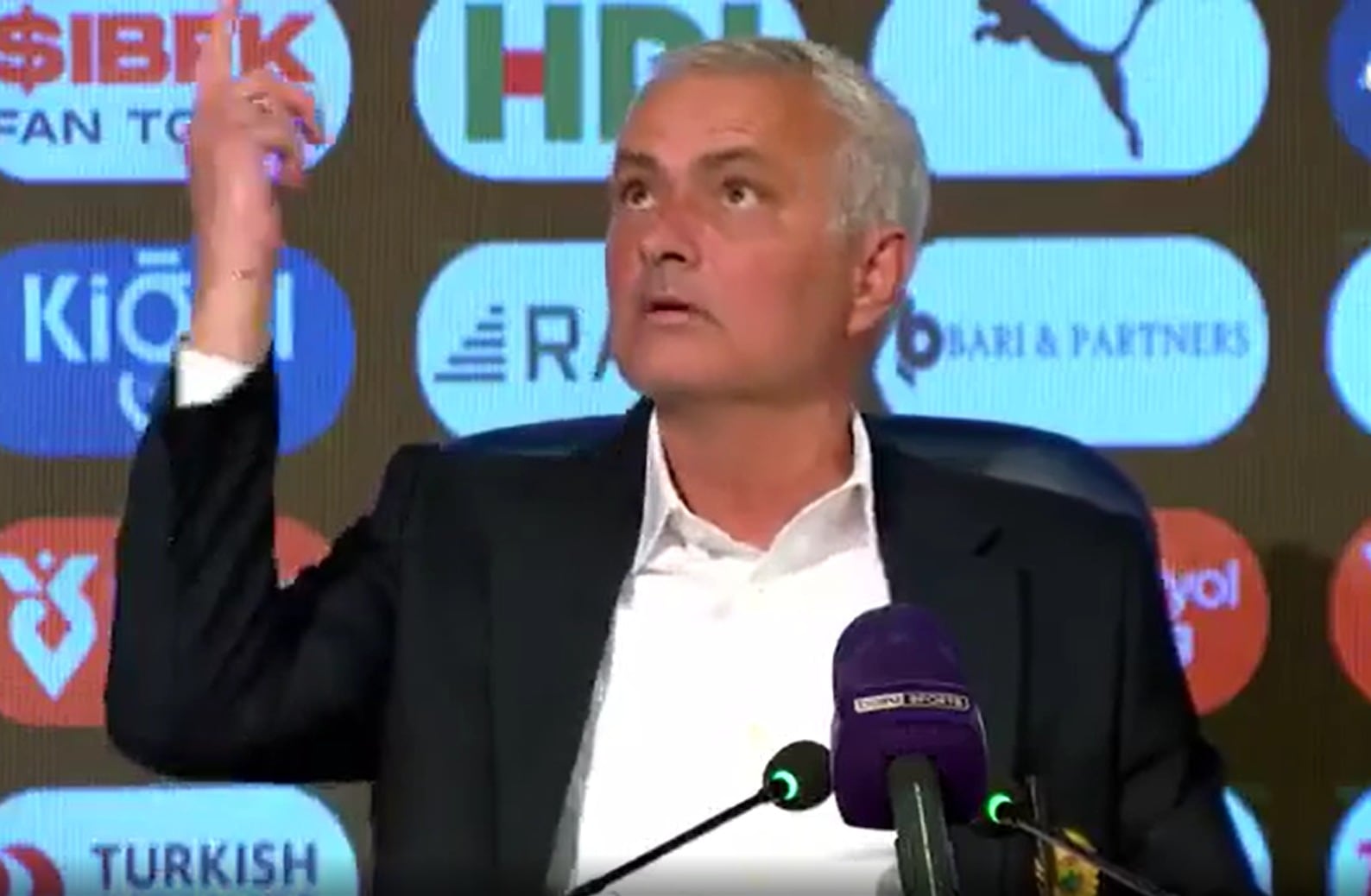 Mourinho la la: Mis alineaciones las elijo lanzando monedas al aire