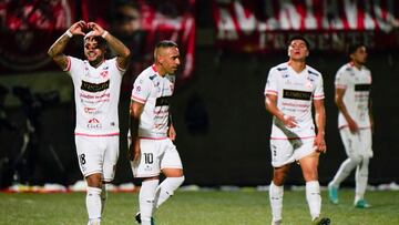 Futbol, Deportes Copiapo vs Union La Calera.
Fecha 6, campeonato Nacional 2024.
El jugador de Deportes Copiapo Juan Gaete, izquierda, celebra su gol contra Union La Calera durante el partido de primera division realizado en el estadioo Luis Valenzuela de Copiapo, Chile.
30/03/2024
Alex Fuentes/Photosport
Football, Deportes Copiapo vs Union La Calera
6nd turn, 2024 National Championship.
Deportes CopiapoÕs player Juan Gaete, left, celebrates after scoring against Union La Calera during the first division match held at the Luis Valenzuela stadium in Copiapo, Chile.
30/03/2024
Alex Fuentes/Photosport
