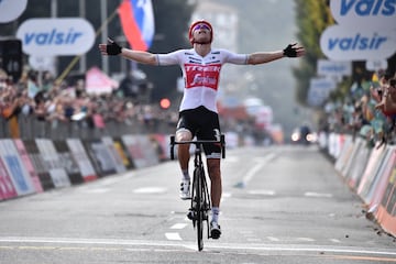 Su responsabilidad en el equipo del Trek Segafredo de los Estados Unidos es hacer buenas presentaciones en la montaña.