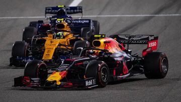 BAHRAIN, BAHRAIN - MARCH 31: Pierre Gasly of France driving the (10) Aston Martin Red Bull Racing RB15 leads Lando Norris of Great Britain driving the (4) McLaren F1 Team MCL34 Renault on track during the F1 Grand Prix of Bahrain at Bahrain International Circuit on March 31, 2019 in Bahrain, Bahrain. (Photo by Lars Baron/Getty Images)