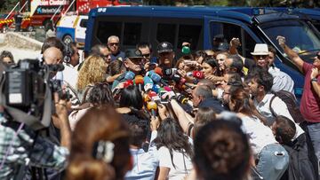 GRAF6231. CERCEDILLA (C.A. MADRID), 04/09/2019 (EFE).- El Comisario Jefe de la UDYCO, Jos&eacute; Antonio Rodr&iacute;guez San Rom&aacute;n (d), y el comandante Jos&eacute; Manuel Sierra, responsable del dispositivo de b&uacute;squeda, confirman que el ca