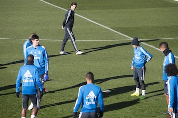 El técnico argentino observa a sus jugadores