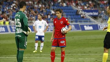 Guillermo se prepara para lanzar un penalti en Tenerife.