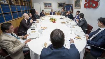 Joaqu&iacute;n Maroto, Sakis Batsilas, Juan Cant&oacute;n, H&eacute;ctor Mart&iacute;nez, Tom&aacute;s de Cos, David Nelson, Matthias Krug, Alejandro Elortegui, Nasser Al Khater, Luis Nieto, Jaime &Aacute;lvaro y Aritz Gabilondo, durante el almuerzo.