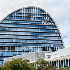 BBVA formaliza ante la CNMV su OPA hostil para absorber al banco Sabadell