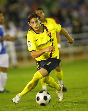 
Saltó de Uruguay a España fichando por el Villarreal por dos millones de euros. Ese mismo año jugó cedido en el Recreativo de Huelva donde cuajó una grandísima temporada (La UEFA le incluyó en el equipo revelación de la temporada). En 2008, el Barcelona pagó 6,5 millones de euros al Villarreal para arrebatárselo. En la temporada del 2009 consiguió un triplete con el club azulgrana, pero a pesar de los éxitos colectivos el defensor uruguayo no disfrutó de muchos minutos. En total jugó 23 partidos .