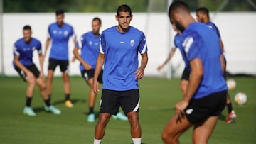 Luis Abram, en un entrenamiento con el Granada.