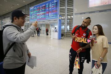 Rostros llenos de sonrisas. Así se veía la Selección al llegar al aeropuerto de Seul para el amistoso ante Corea del Sur este martes. Selfies y autógrafos.