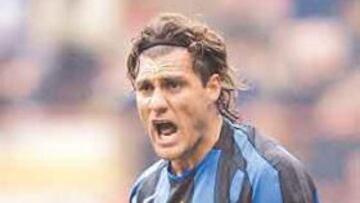 <b>AL ETERNO RIVAL. </b>Vieri, desvinculado del Inter, ya es del Milán.