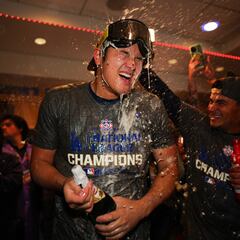 Ohtani goes wild celebrating first World Series with Dodgers