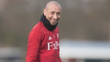 El portero brasileño Gomes cambia el fútbol por la religión.