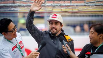 Fernando Alonso en su despedida de McLaren durante el GP de Jap&oacute;n.